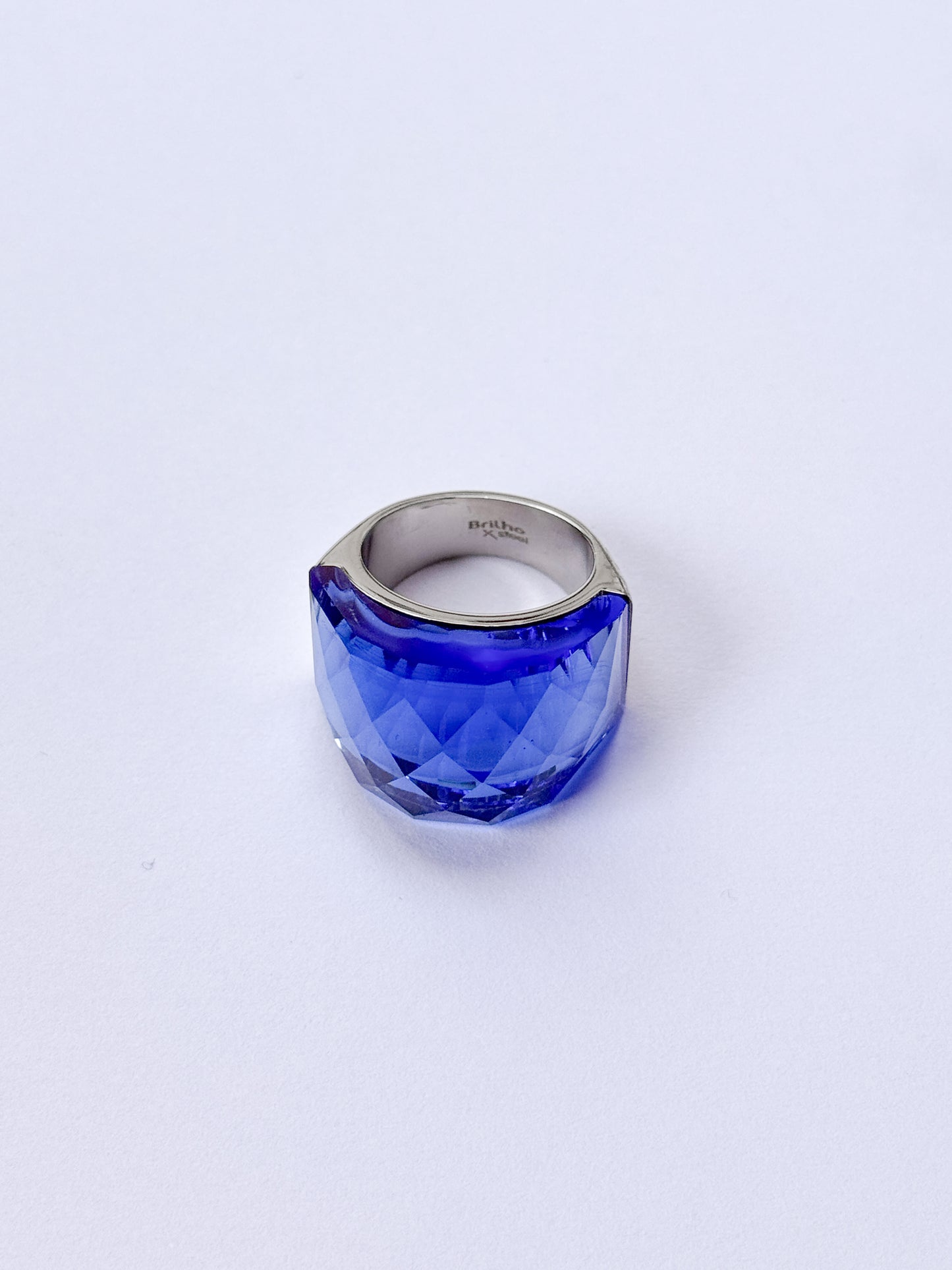 Anillo brillante cristalino