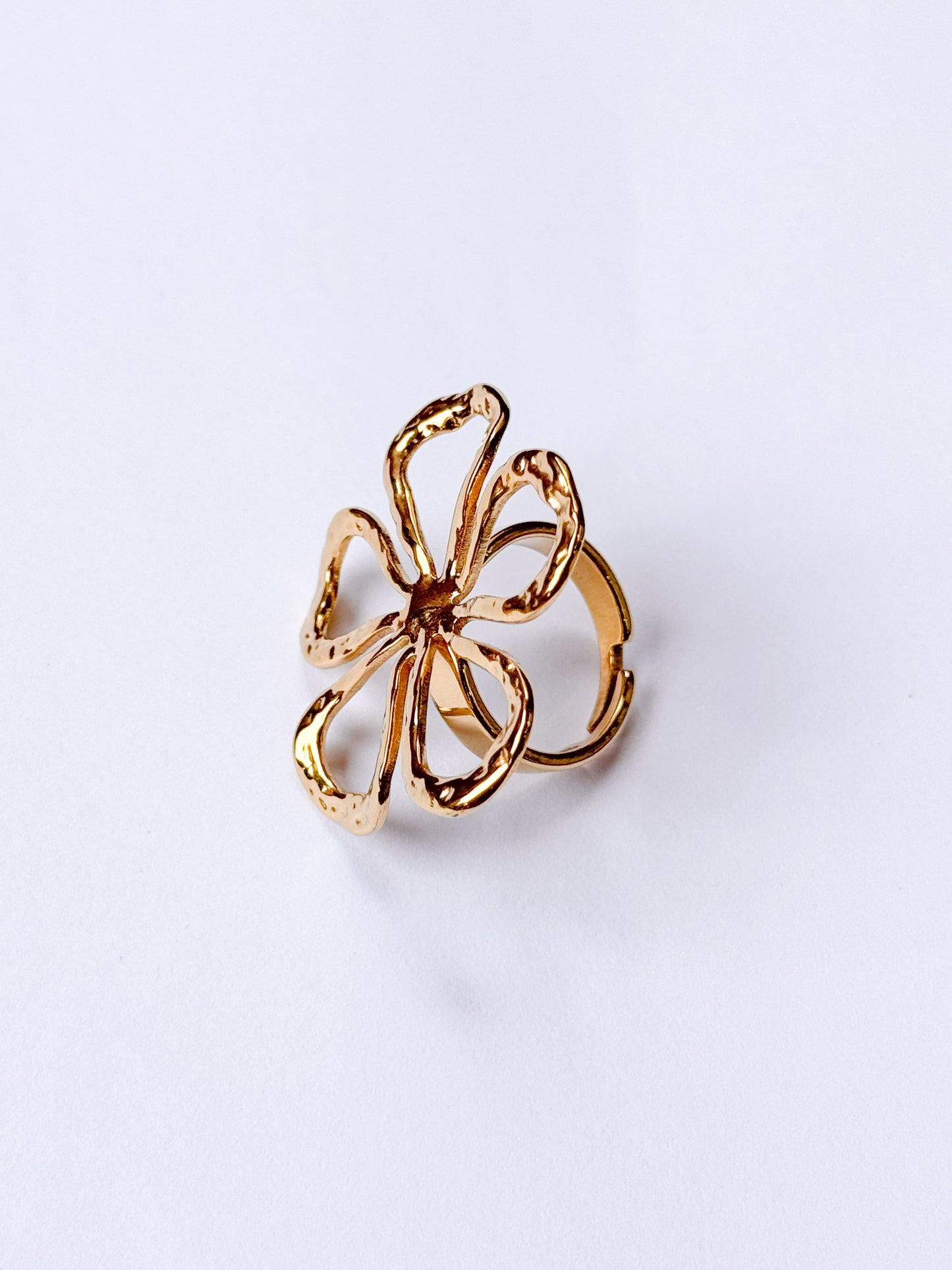 Anillo flor siluetada