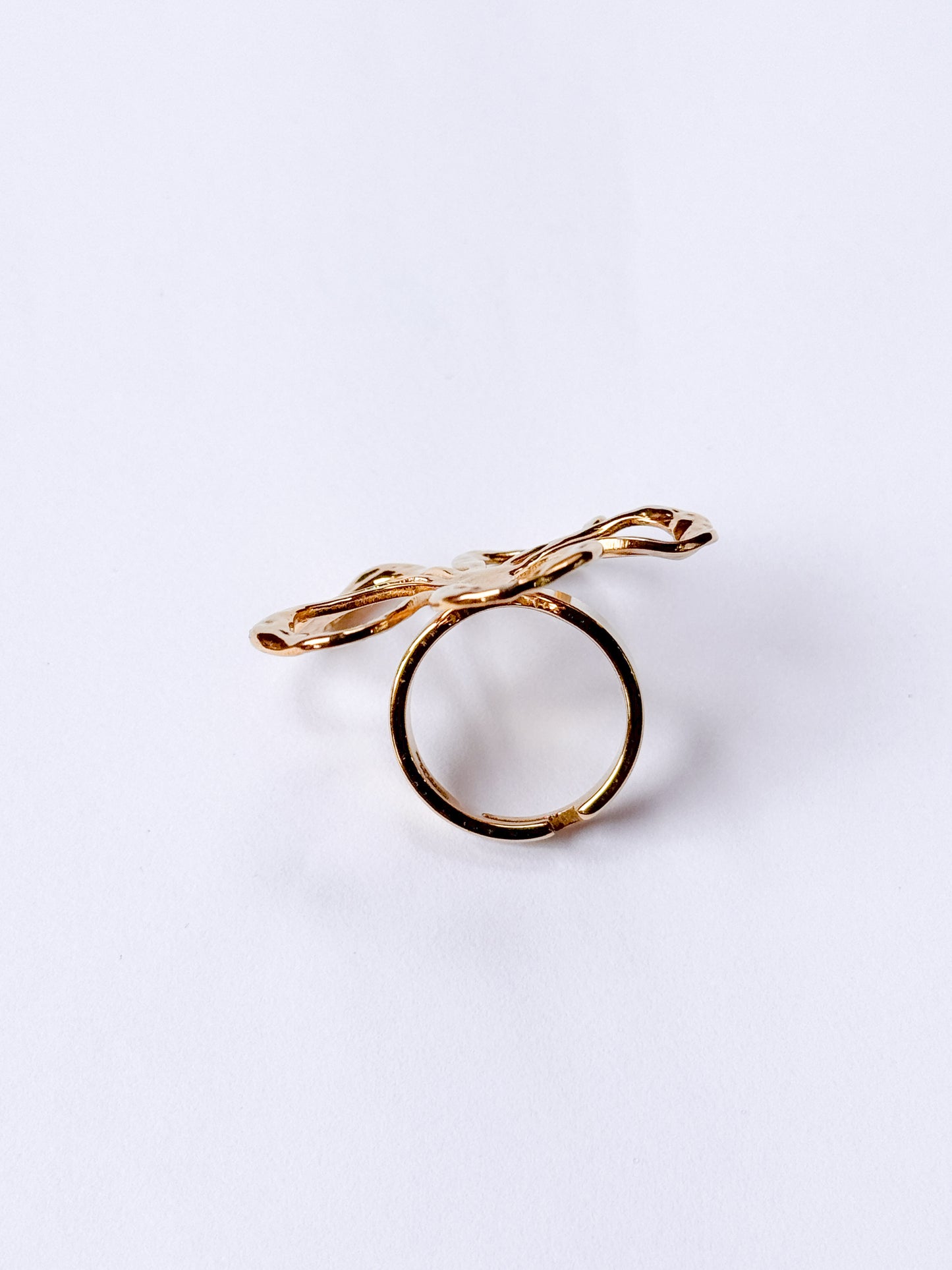 Anillo flor siluetada