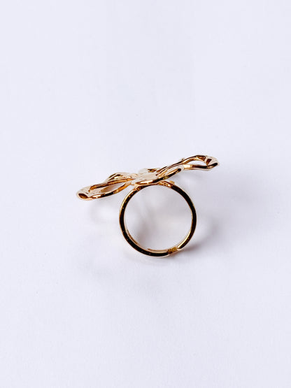 Anillo flor siluetada