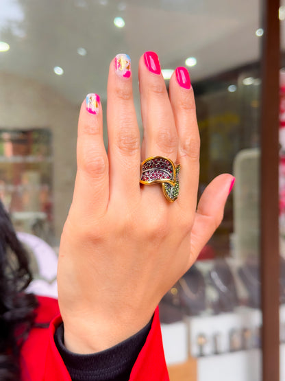 Anillo hojas brillantes