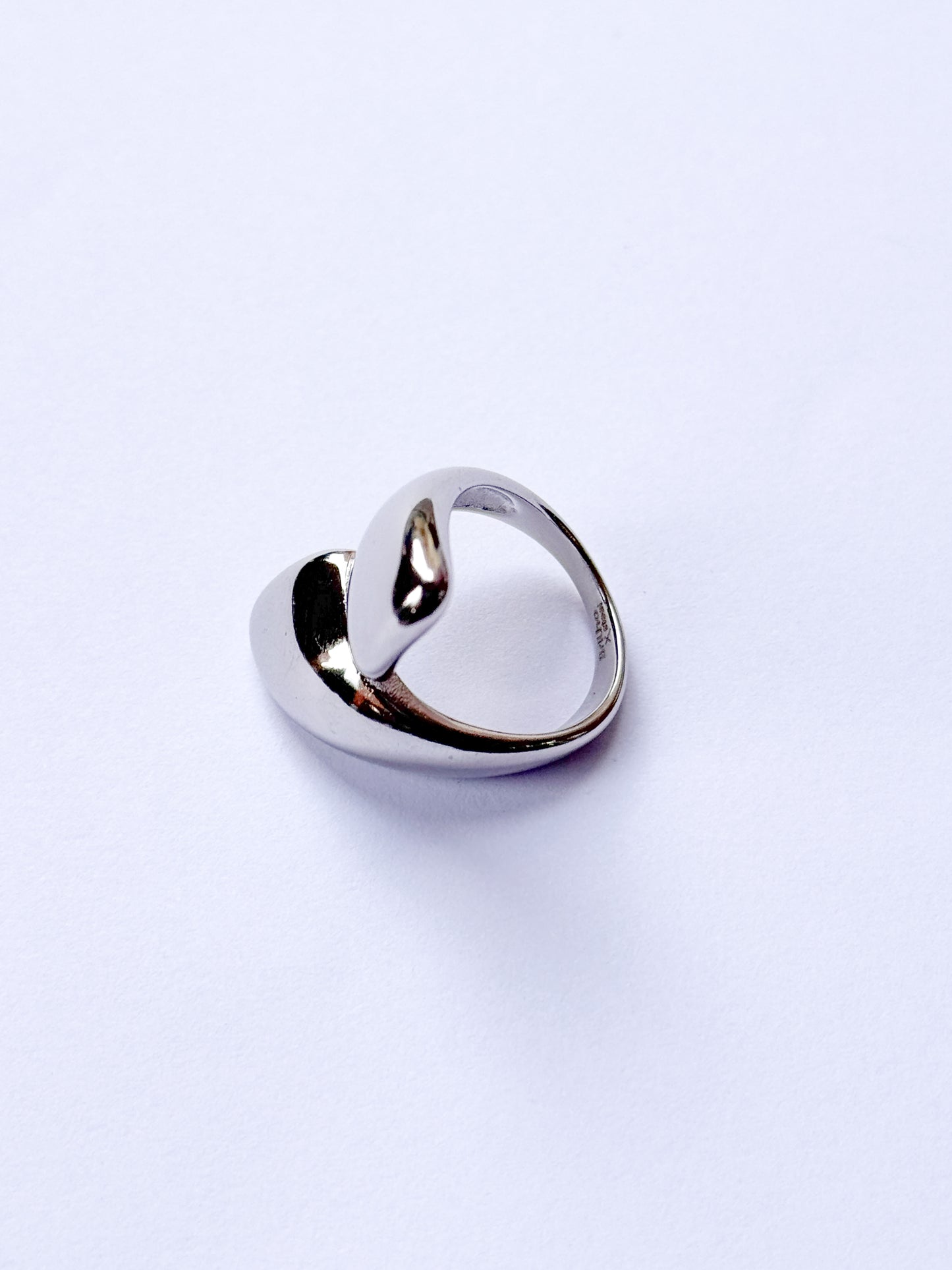 Anillo aura plateada