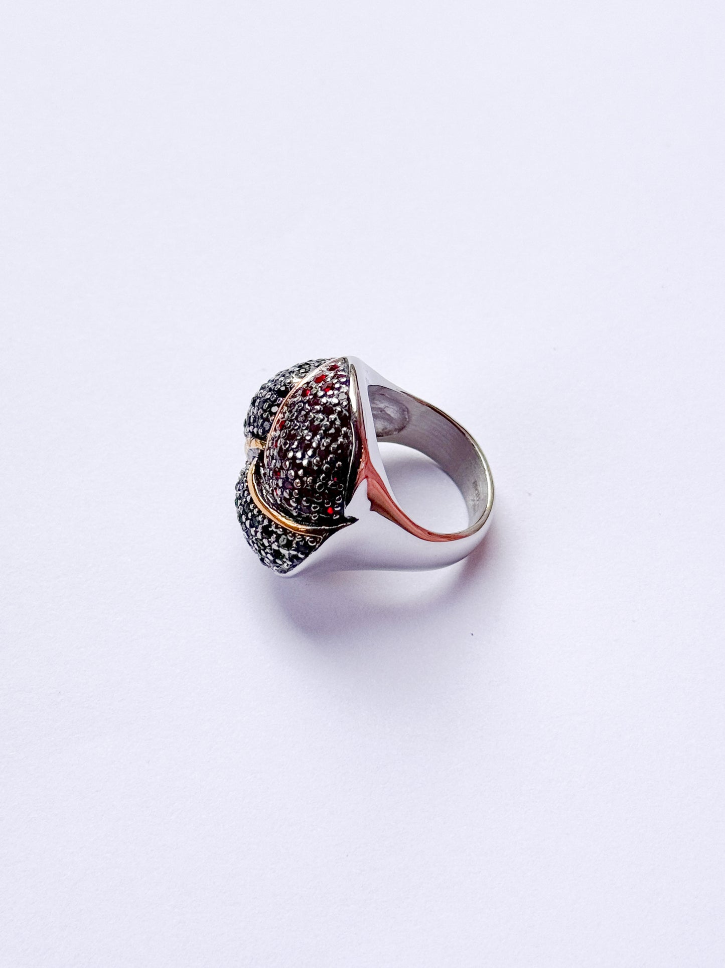 Anillo esfera de cristales