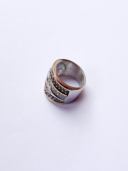 Anillo lazos brillantes