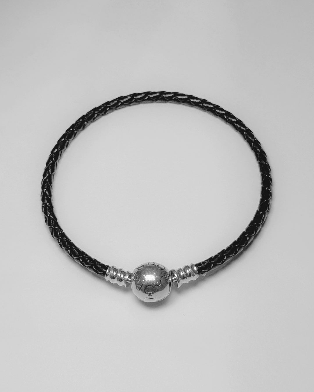 Pulsera cuero con broche redondo